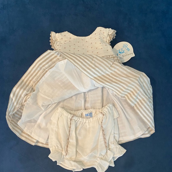White and beige dress with bloomer. 9 mo. Luli & Meby Maria Casero. - Picture 3 of 9